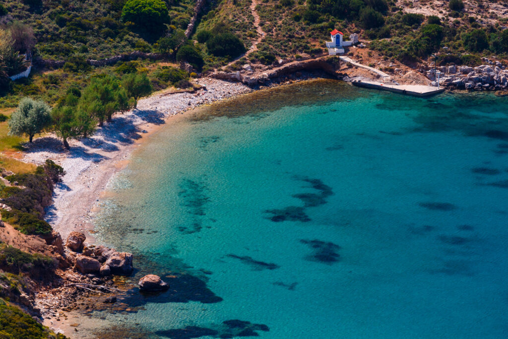 clear-turquoise-waters-of-petrokopi-beach-on-fourni-island-greece